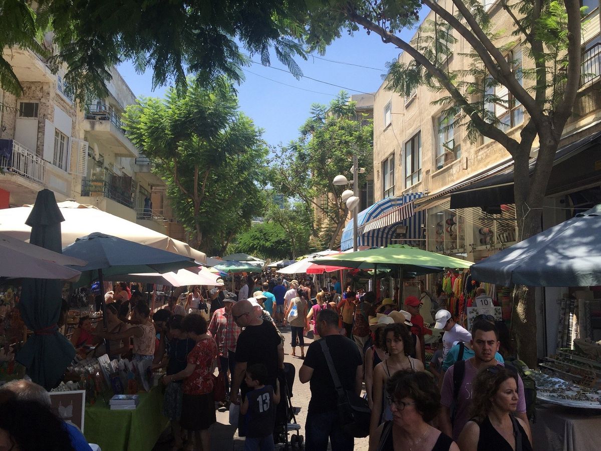 Nachlat Binyamin arts and crafts fair in Tel Aviv