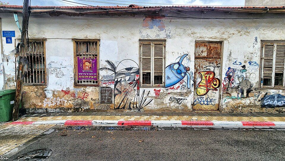 Beit Midrash of Rabbi Kook in Neve Tzedek with street art